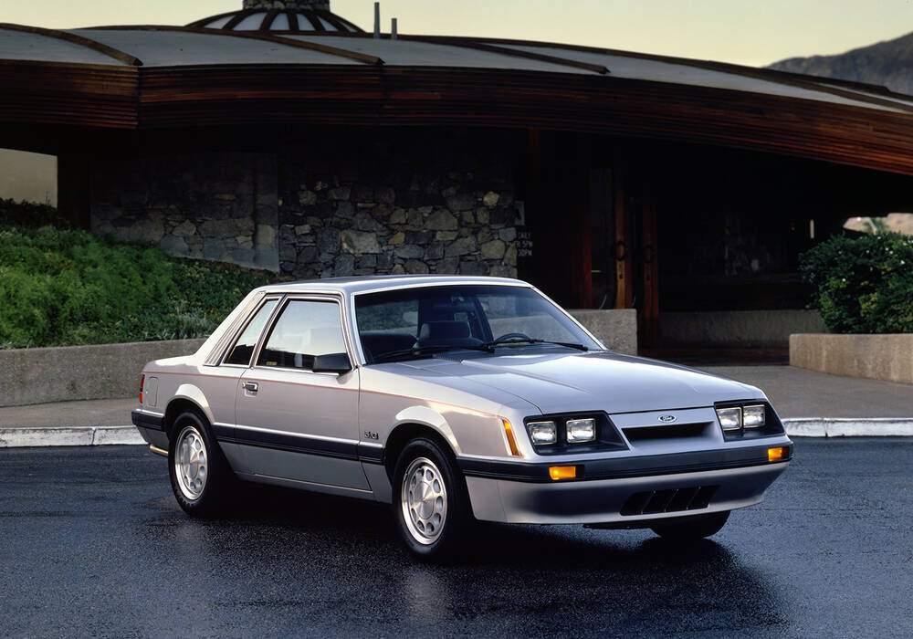 Fiche technique Ford Mustang III 4.9 V8 200 (1986)