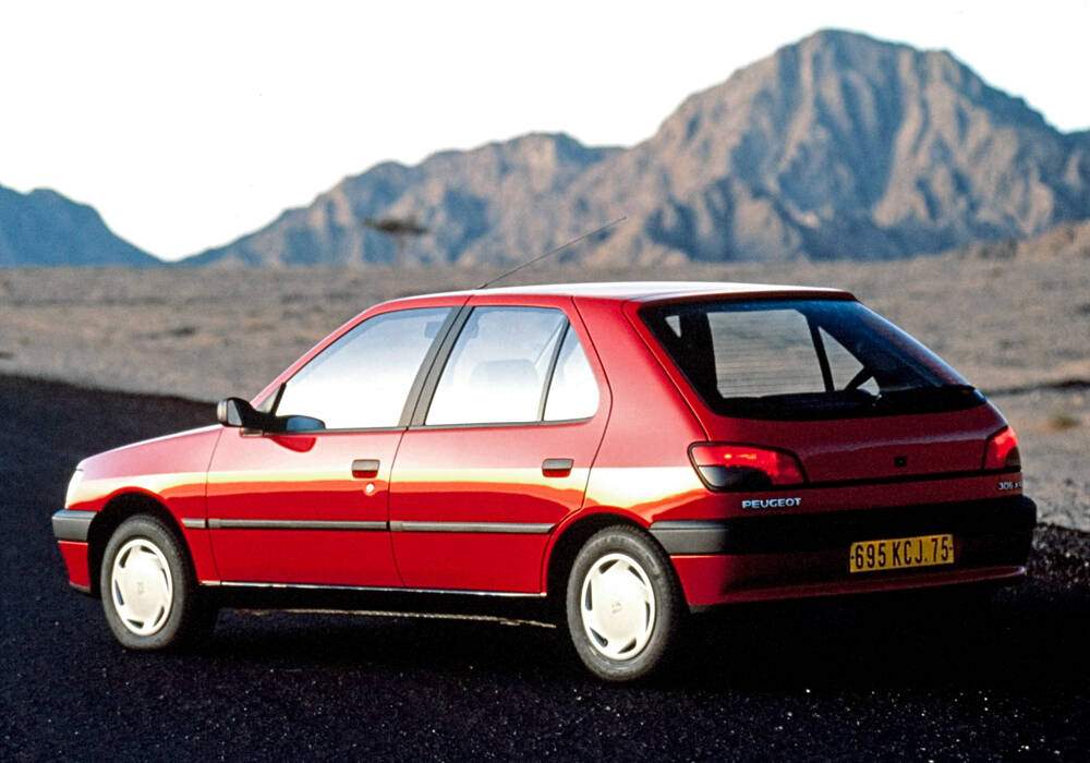 Fiche technique Peugeot 306 1.8i (1993-1997)
