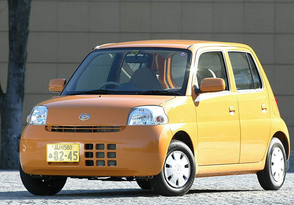 Fiche technique Daihatsu Esse 0.6 (2005-2011)