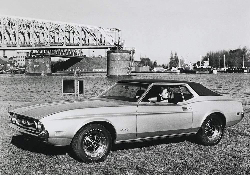 Fiche technique Ford Mustang Grande 351ci 300 (1971-1972)