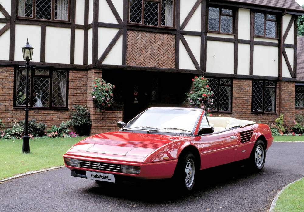 Fiche technique Ferrari Mondial 3.2 Cabriolet Cat. (1986-1989)