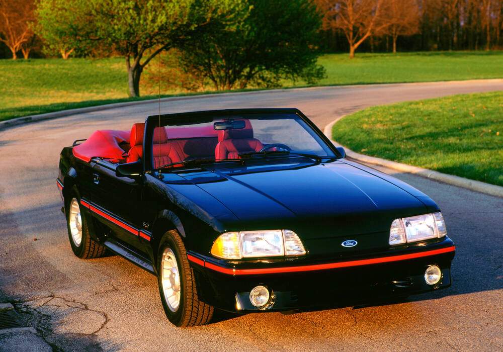 Fiche technique Ford Mustang III Convertible GT (1987-1992)