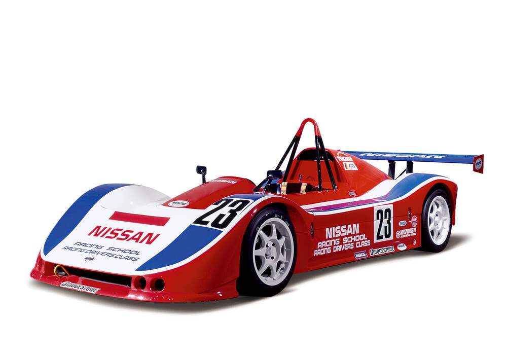 Fiche technique Nissan Saurus Jr. (1993-1998)