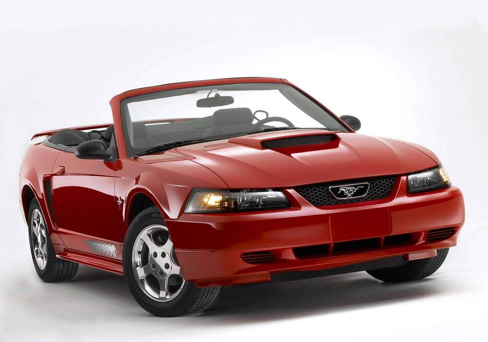 Fiche technique Ford Mustang IV GT Convertible (2000-2004)