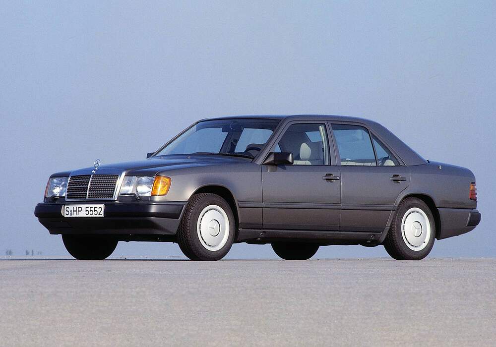 Fiche technique Mercedes-Benz E 230 (W124) (1984-1991)