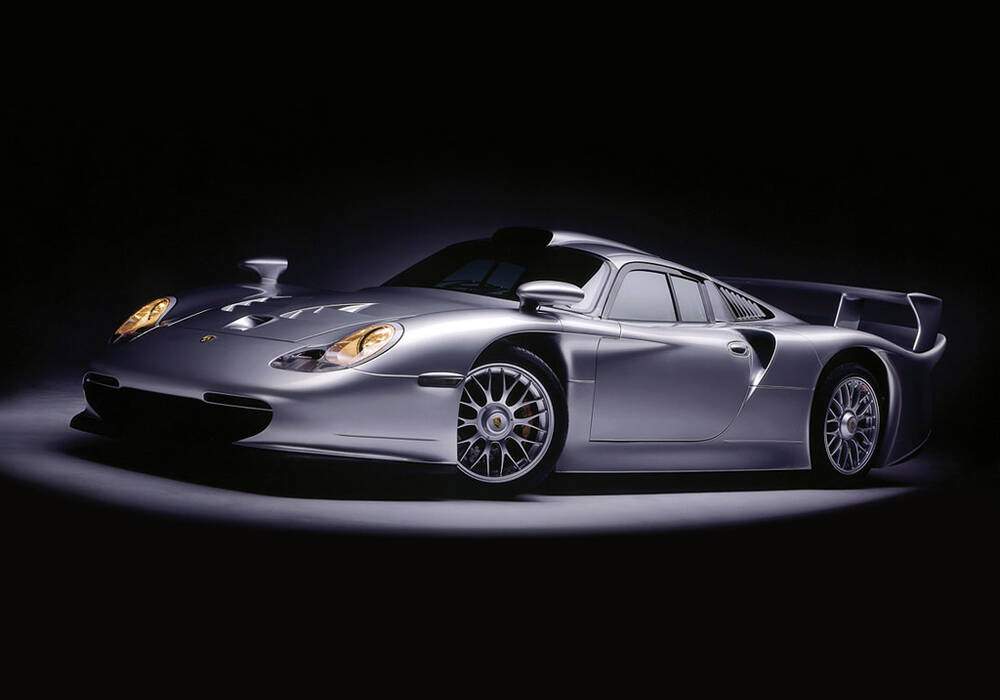 Fiche technique Porsche 911 GT1 Stra&szlig;enversion (1996-1998)