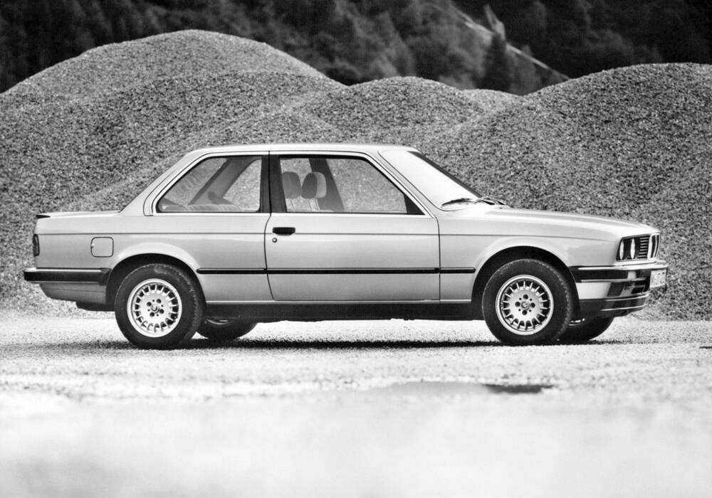 Fiche technique BMW 320i (E30) (1982-1987)