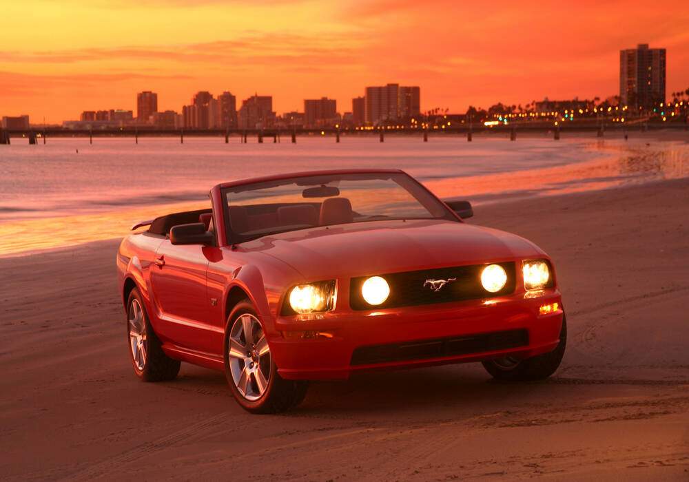 Fiche technique Ford Mustang V GT Convertible (2004-2009)