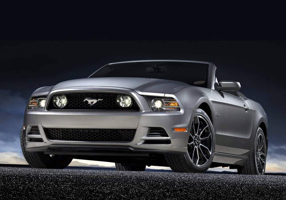 Fiche technique Ford Mustang V GT Convertible (2012-2014)
