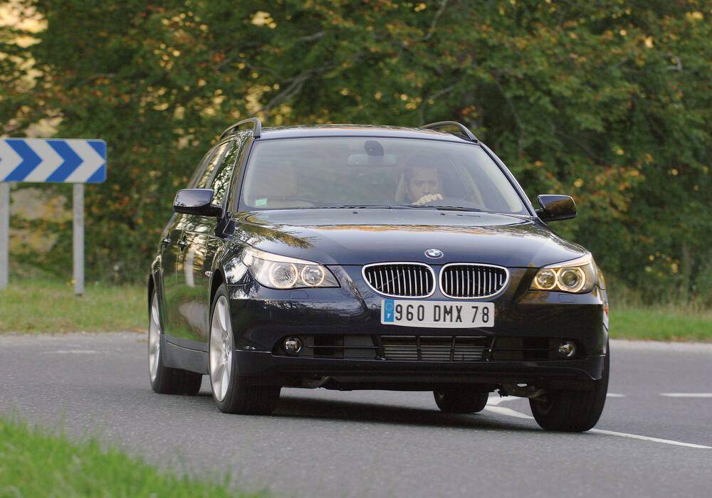 Fiche technique BMW 530d Touring (E61) (2005-2007)