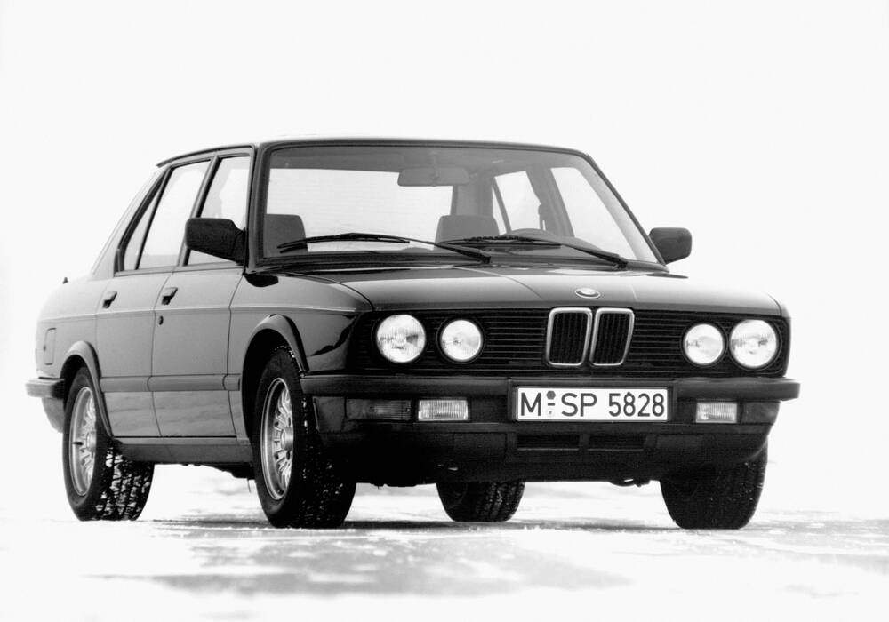 Fiche technique BMW 535i (E28) (1984-1987)