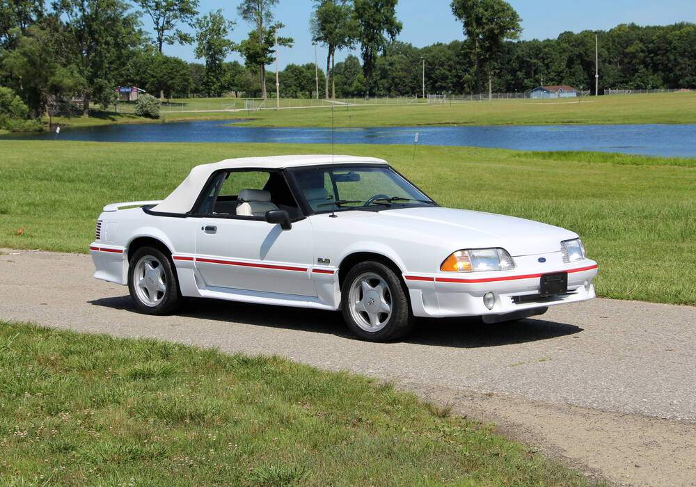 Fiche technique Ford Mustang III Convertible GT &laquo; 25th Anniversary &raquo; (1990)