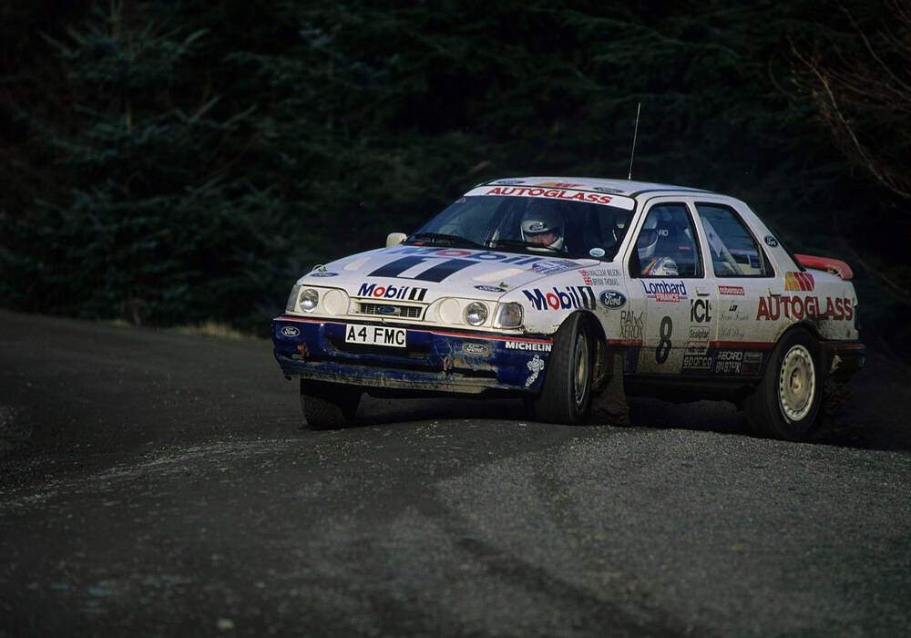 Fiche technique Ford Sierra Sapphire RS Cosworth 4&times;4 Group A (1990-1992)