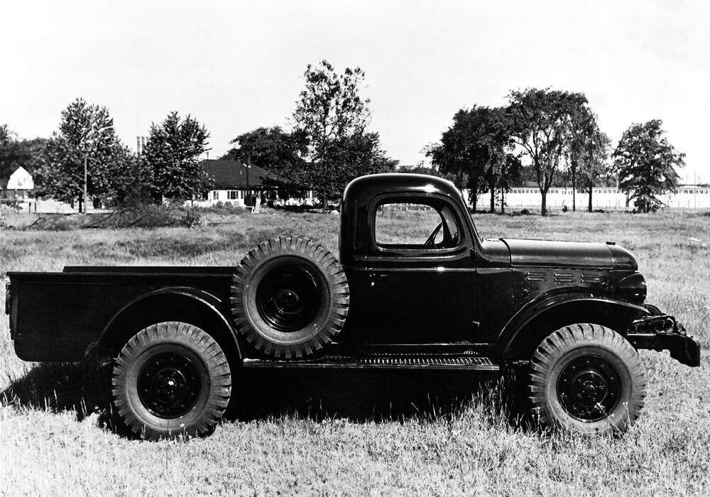 Fiche technique Dodge Power Wagon Commercial Prototype Custom (1946)