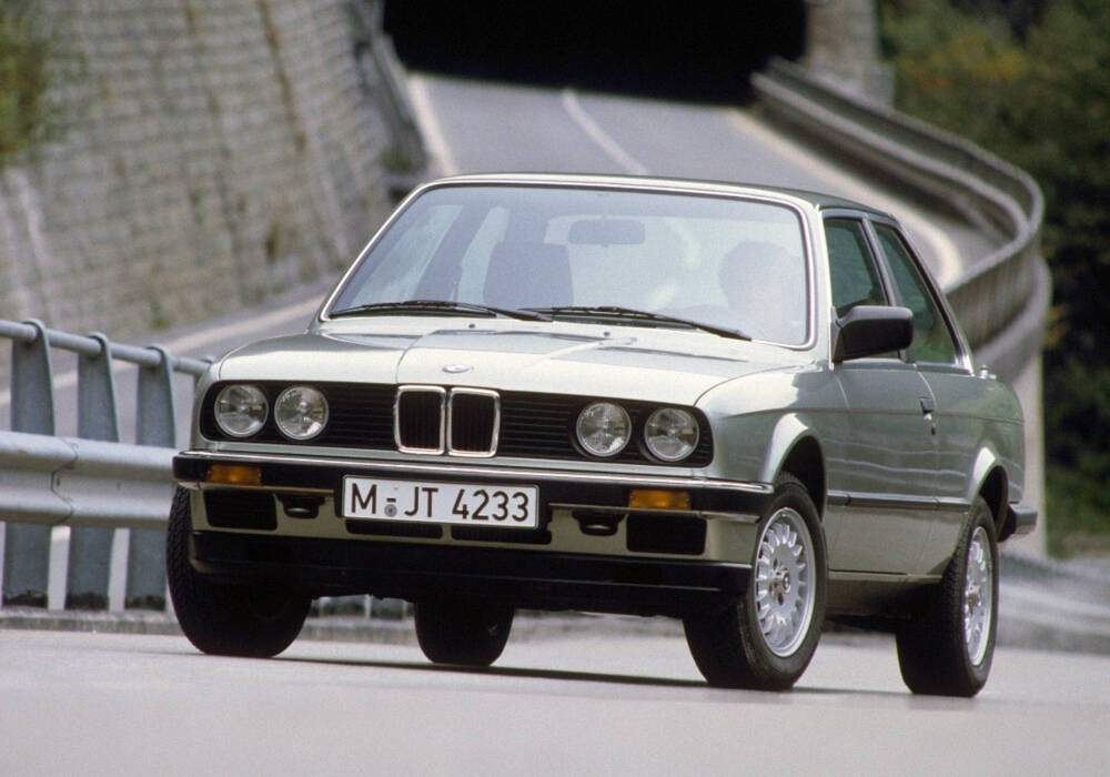 Fiche technique BMW 320i (E30) (1988-1991)