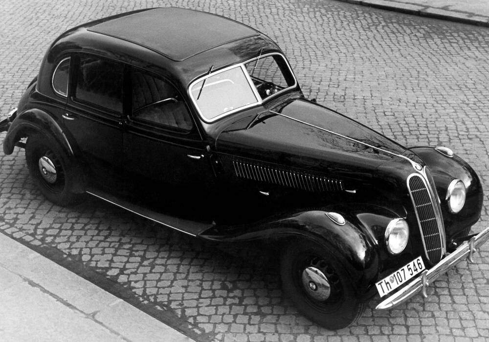 Fiche technique BMW 335 Limousine (1938)
