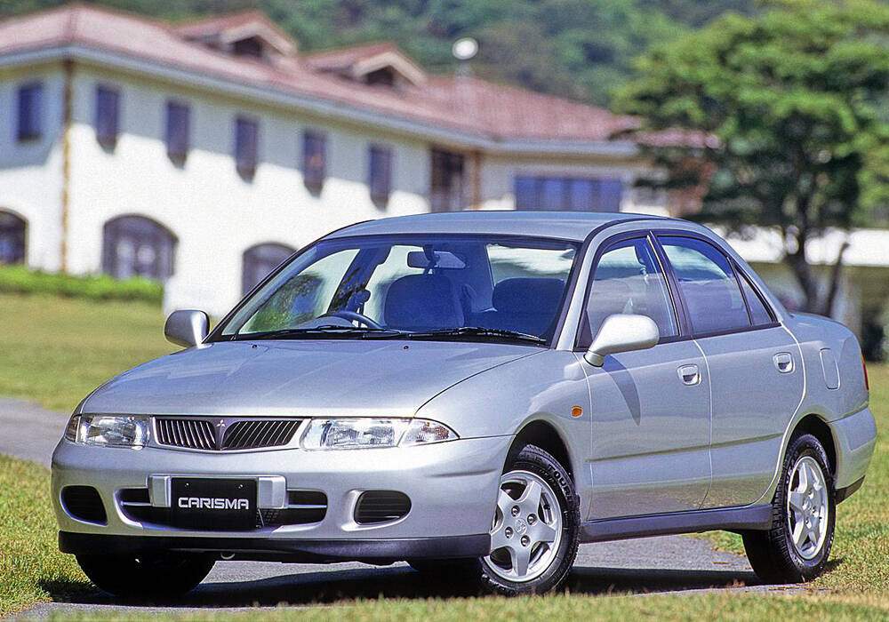 Fiche technique Mitsubishi Carisma 1.8 (1995-1997)