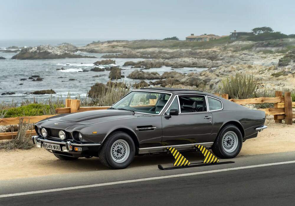 Fiche technique Voitures de films : Aston Martin V8 (1973)