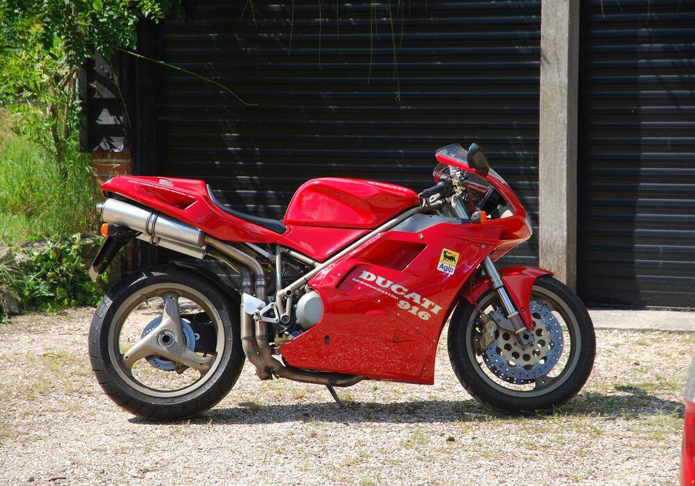Fiche technique Ducati 916 Strada (1994-1998)