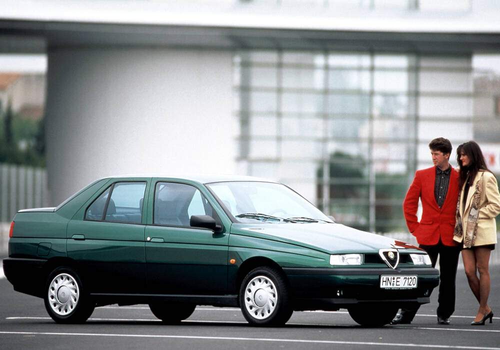 Fiche technique Alfa Romeo 155 1.9 TD (1994-1998)