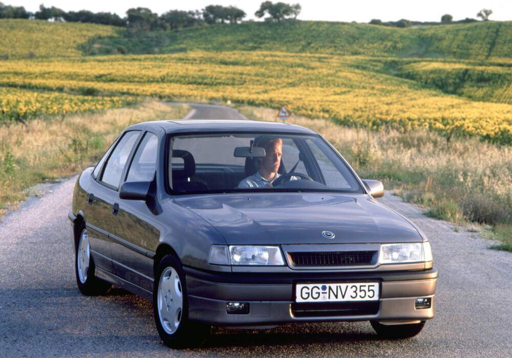 Fiche technique Opel Vectra 2.0i 16v (1990-1994)