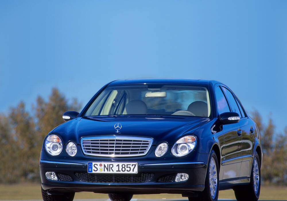 Fiche technique Mercedes-Benz E III 240 (W211) (2002-2006)