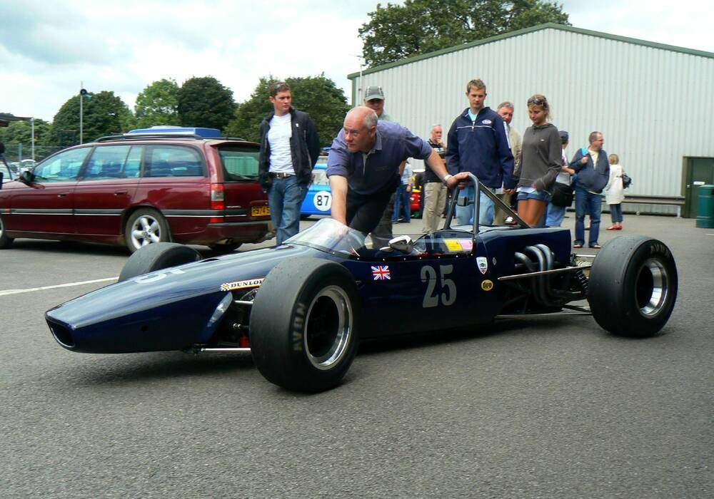 Fiche technique Brabham BT23C (1966-1967)
