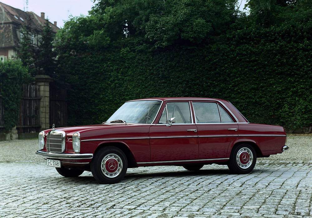 Fiche technique Mercedes-Benz 200 (W115) (1967-1976)