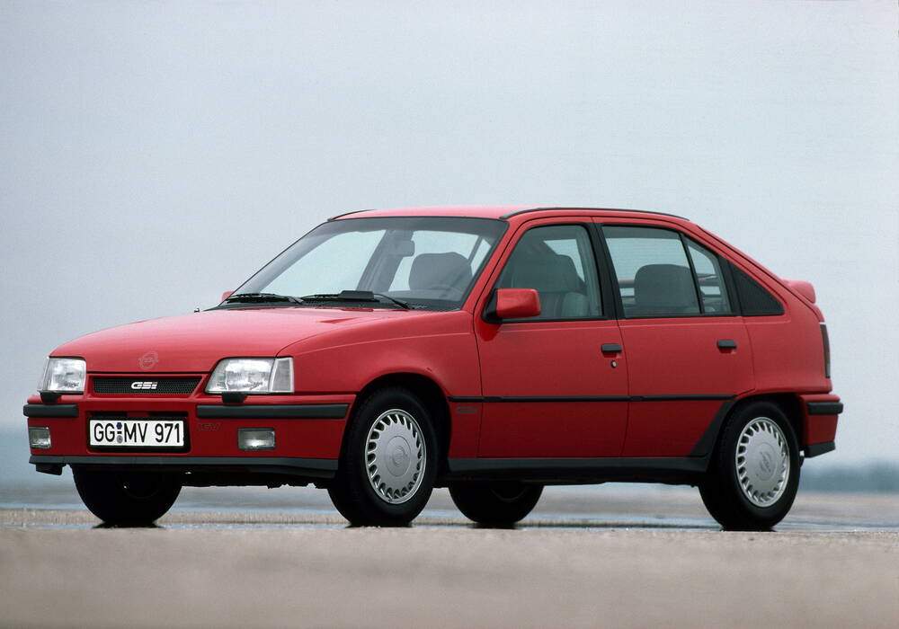 Fiche technique Opel Kadett V 2.0 GSi 16v 150 (E) (1988-1991)