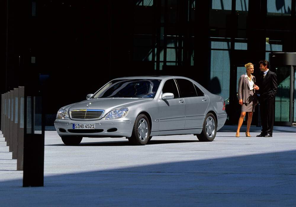 Fiche technique Mercedes-Benz S II 600 (W220) (1999-2003)
