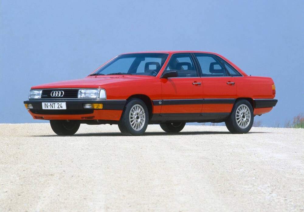 Fiche technique Audi 200 II Quattro (44) (1984-1988)