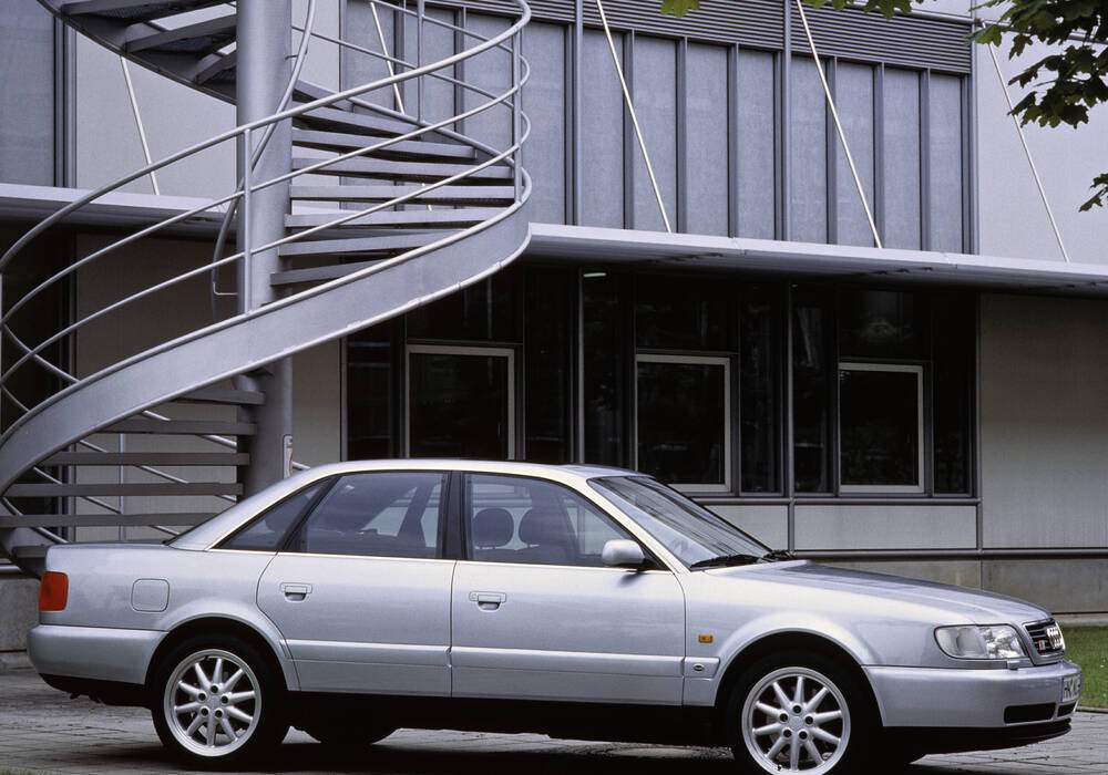 Fiche technique Audi S6 4.2 (C4) (1995-1997)