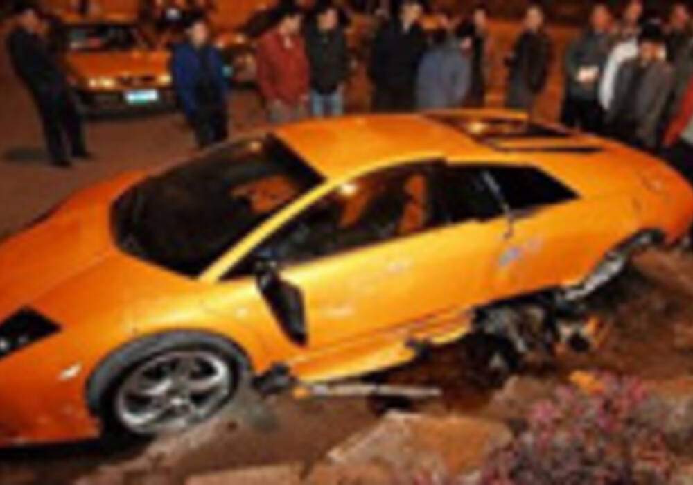 Une Lamborghini Murcielago LP640 accident&eacute;e en Chine
