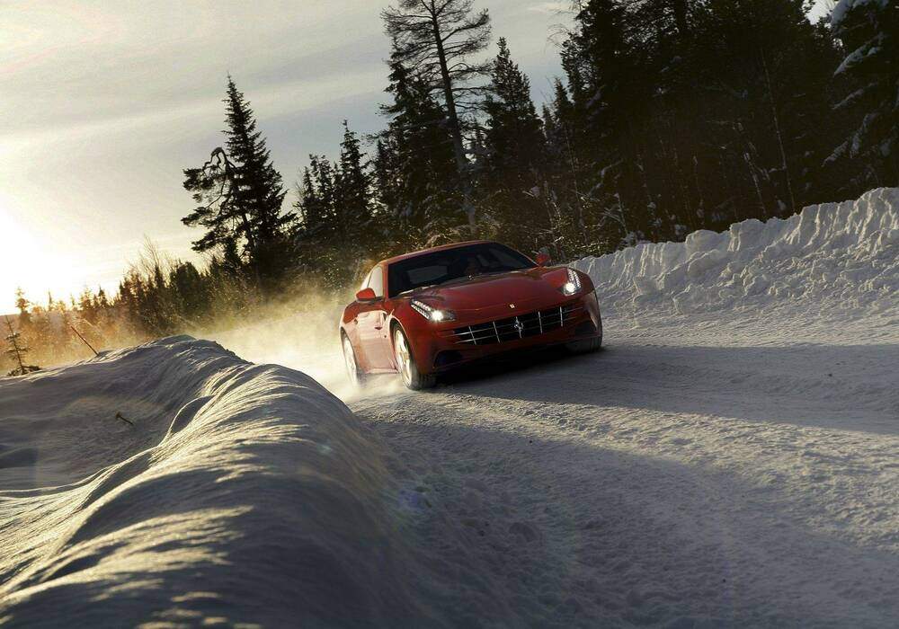 La Ferrari FF aux mains de Markku Alen sur neige