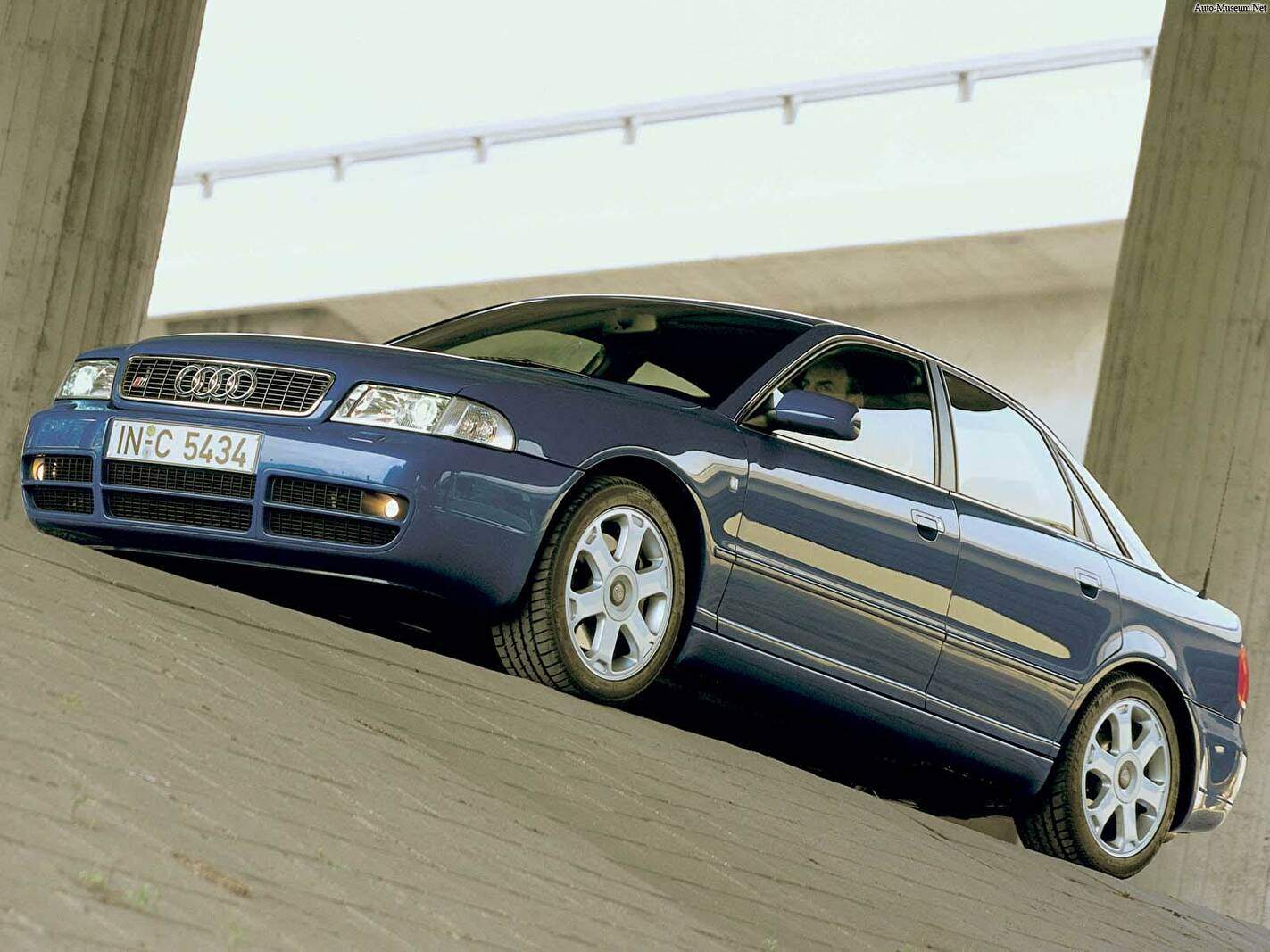 Audi S4 (B5) (1997-2001),  ajouté par lioenzo