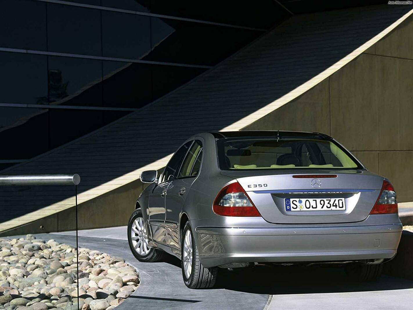 Mercedes-Benz E III 350 (W211) (2006-2008),  ajouté par lioenzo
