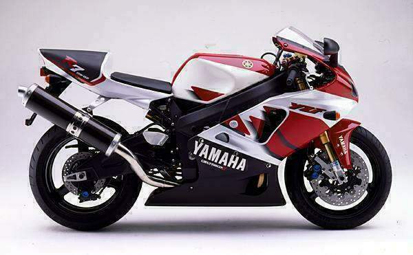 Yamaha YZF 750 R7 (1999),  ajouté par axel27