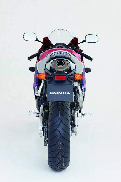 Honda CBR 600 RR (2005-2006),  ajouté par nothing