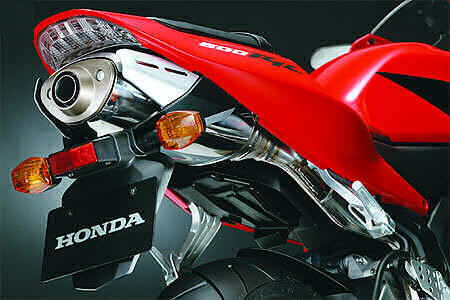 Honda CBR 600 RR (2003-2004),  ajouté par nothing