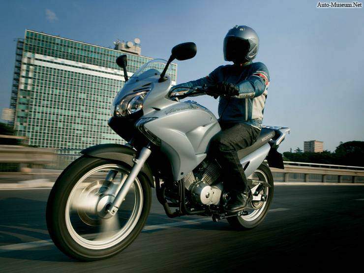 Honda Varadero 125 / Travel (2007),  ajouté par riahclam