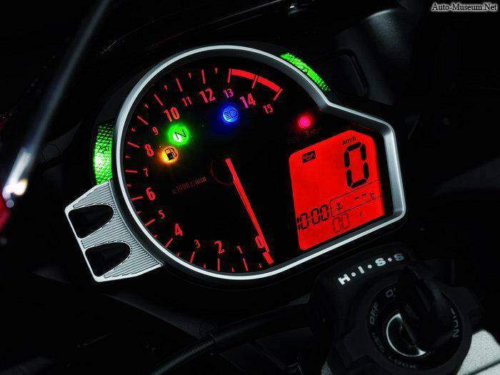 Honda CBR 1000 RR Fireblade (2008),  ajouté par nothing