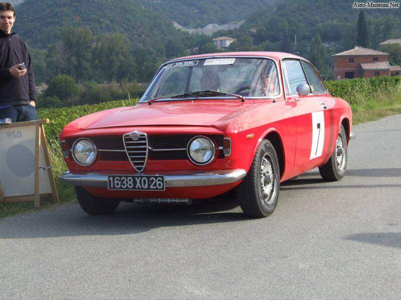 Alfa Romeo Giulia 1750 GT Veloce (GTV) (1967-1972),  ajouté par manudup