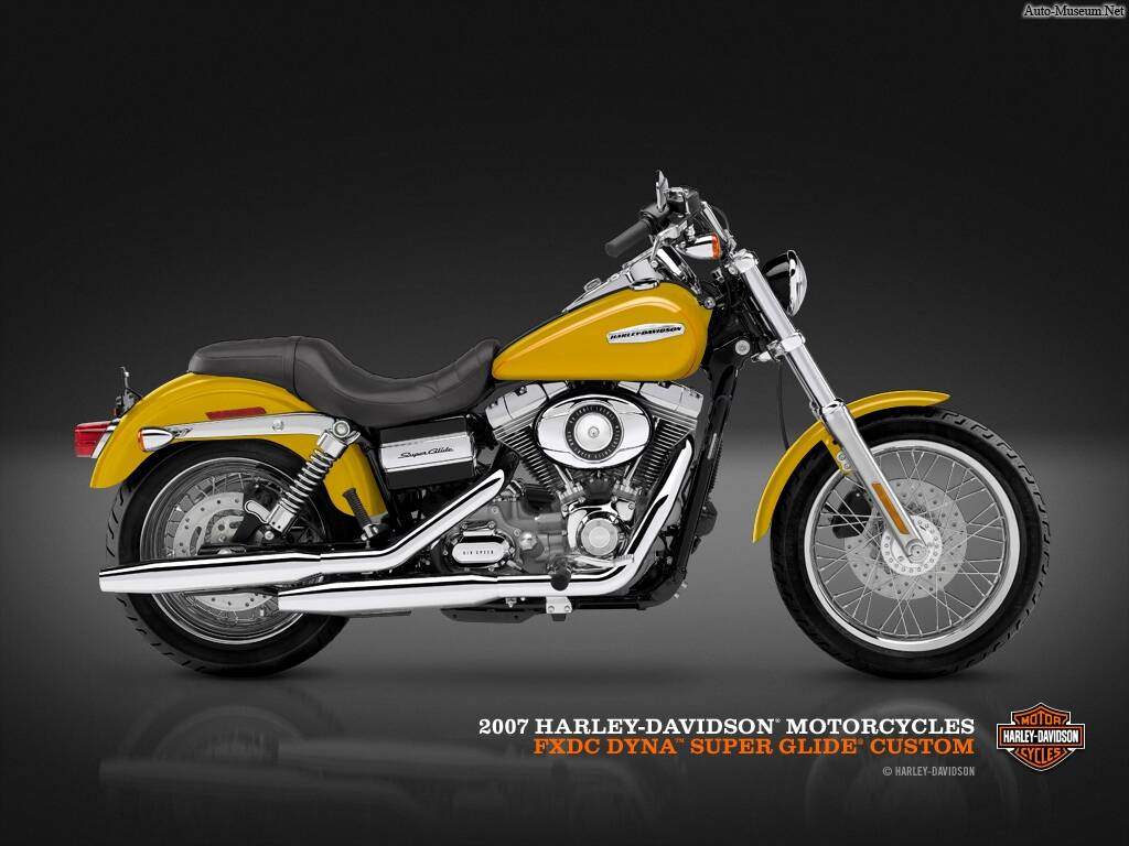 Harley-Davidson FXDC Dyna Super Glide Custom (2007),  ajouté par Manimal