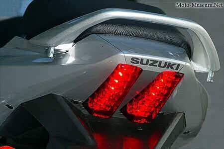 Suzuki SV 1000 N (2003),  ajouté par nothing
