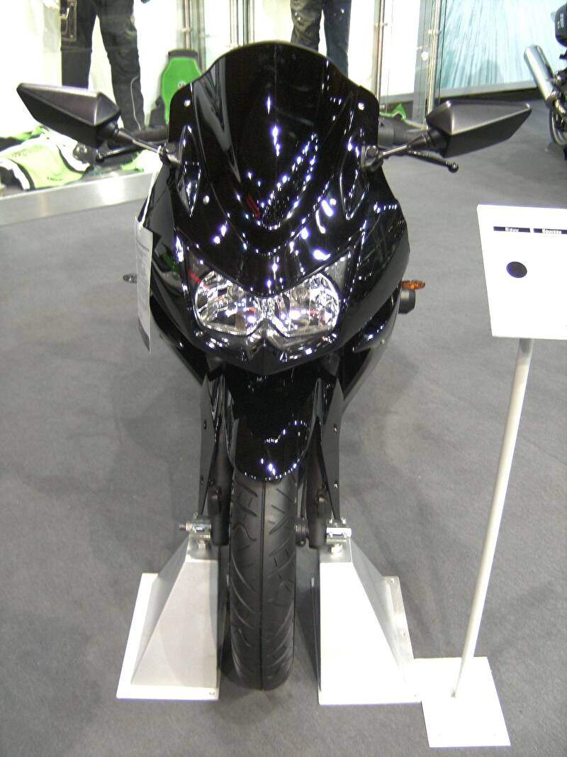 Kawasaki Ninja 250 R (2008),  ajouté par riahclam