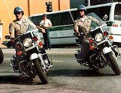 Motos de films : Kawasaki 900 Z de police "Série Chips" (1973),  ajouté par choupette53