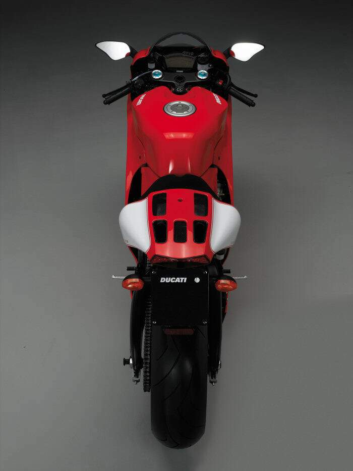 Ducati 1000 Desmosedici D16 RR (2007),  ajouté par nothing