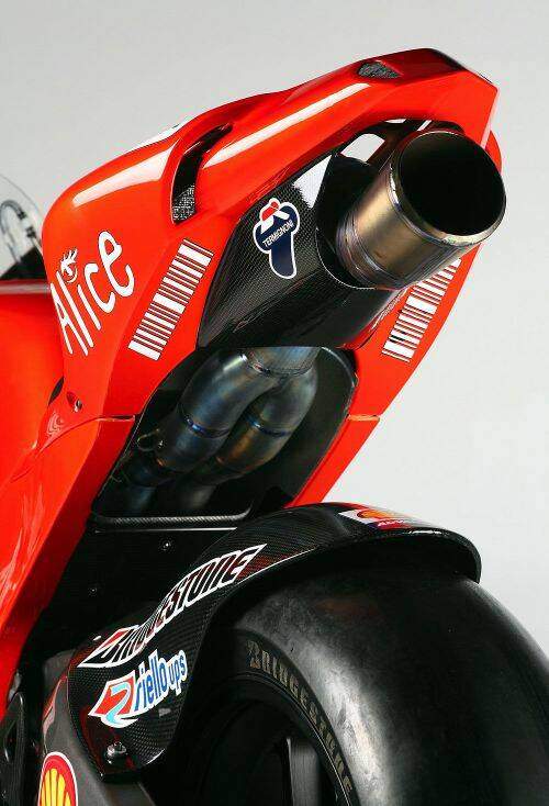 Ducati Desmosedici GP9 Team Ducati Corse (2009),  ajouté par nothing