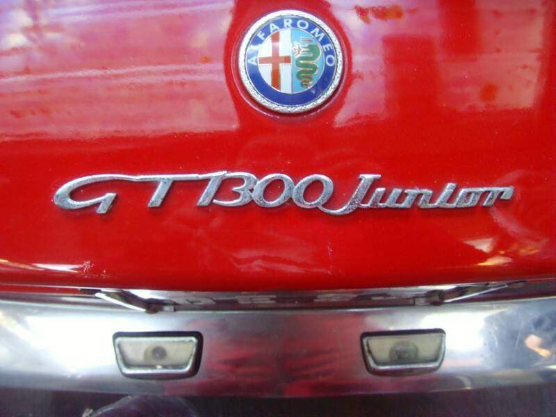Alfa Romeo Giulia 1300 GT Junior (1966-1976),  ajouté par potus75