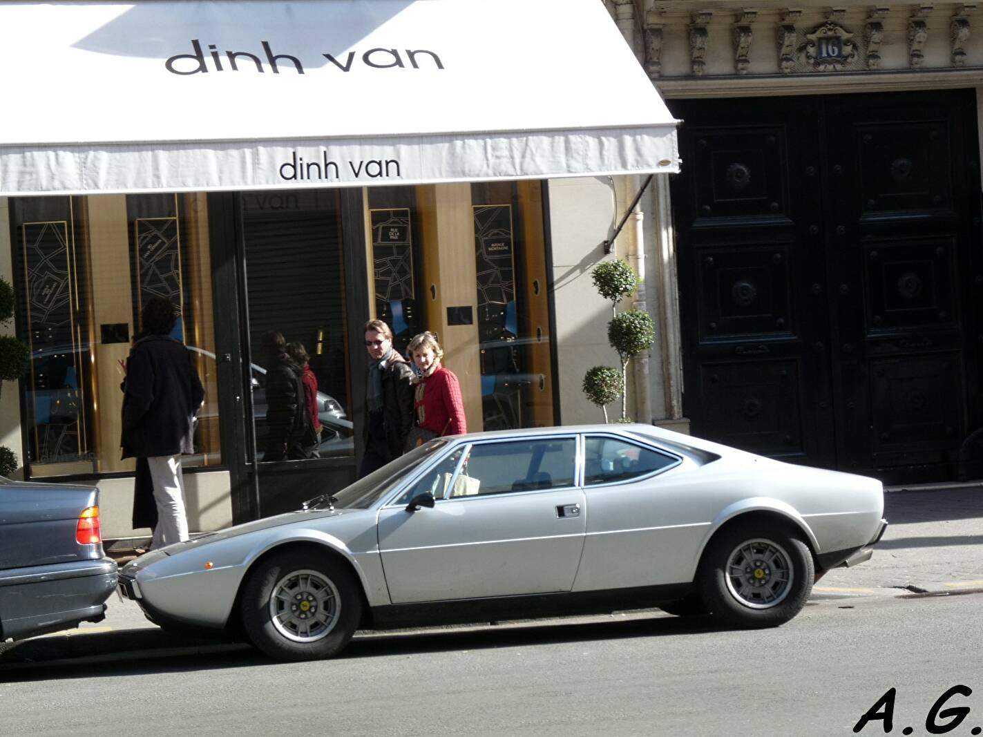 Dino 308 GT4 (1973-1979),  ajouté par telkine
